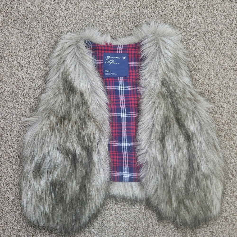 Womens faux fur cropped vest